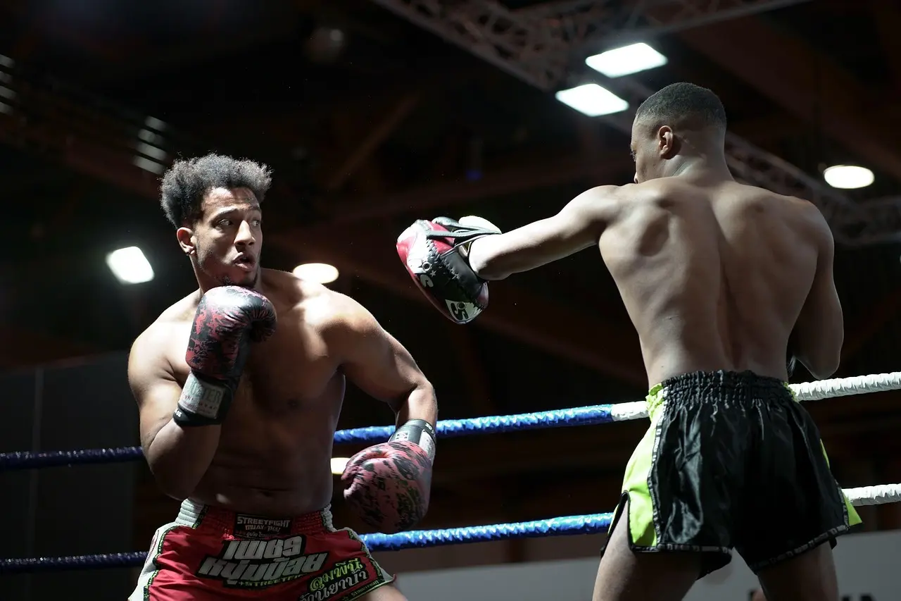 To boksere i en kamp i en boksering